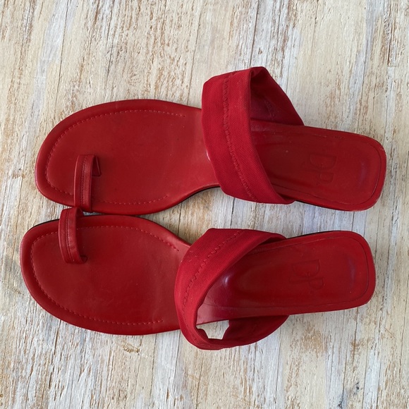 Beautiful red real leather slippers - Picture 3 of 9